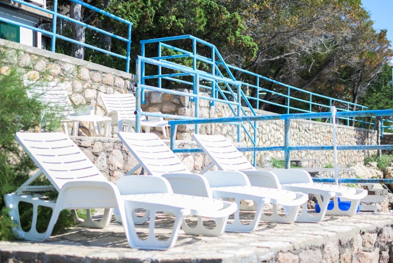 Beachfront Apartments Carlo Karlobag Exterior foto