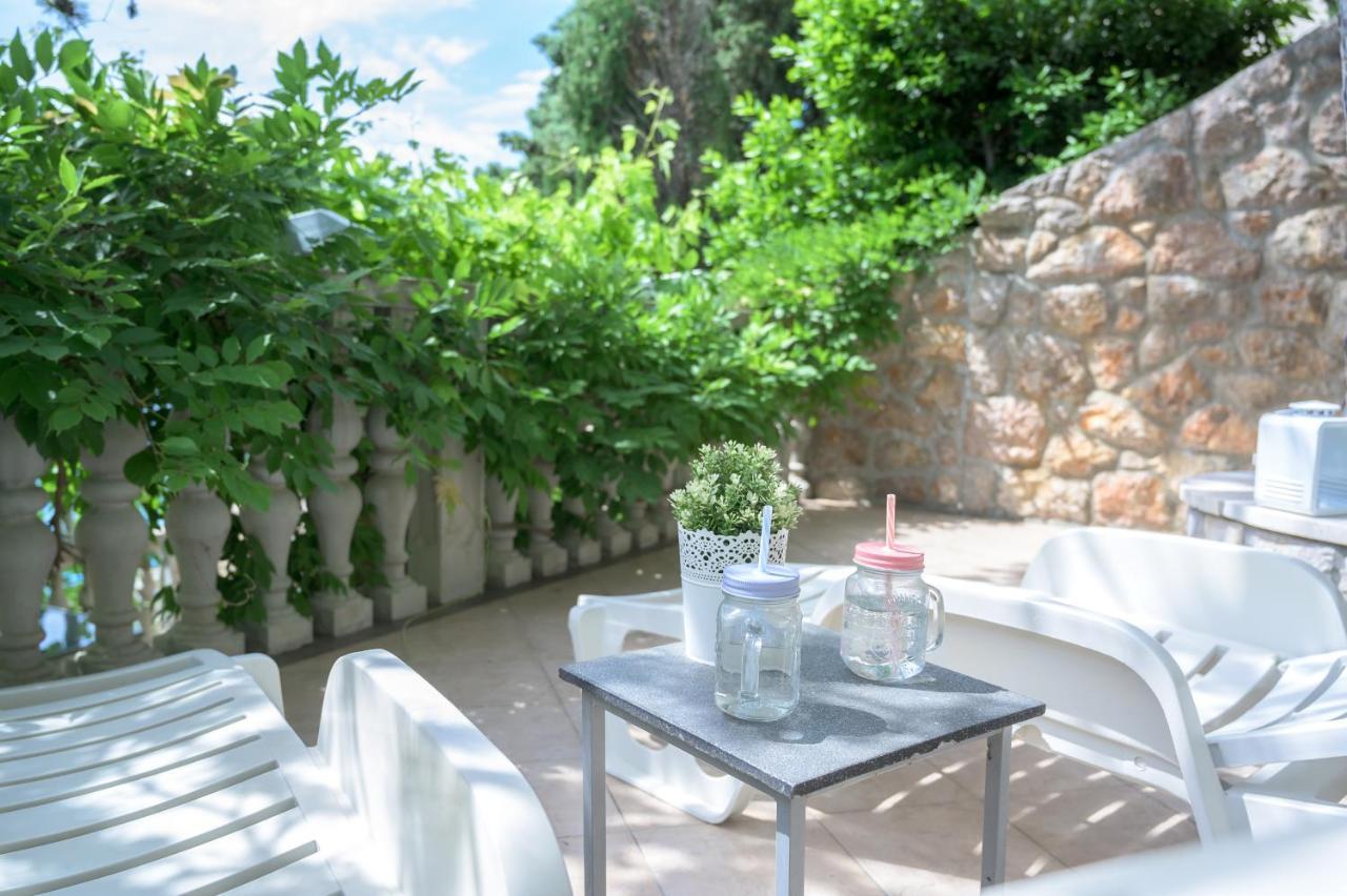 Beachfront Apartments Carlo Karlobag Exterior foto