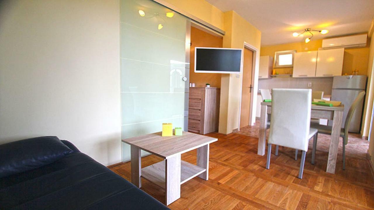 Beachfront Apartments Carlo Karlobag Exterior foto